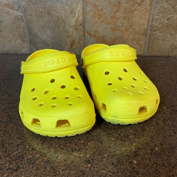 Used Yellow Crocs size Youth 4 or Women's 6 - Picture 9 of 9